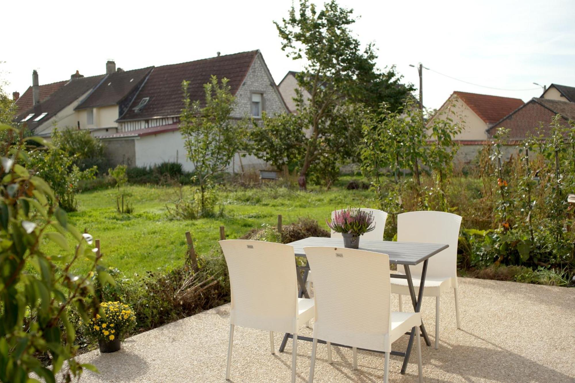 Les Jardins De Felicie Villa Poses Exterior photo