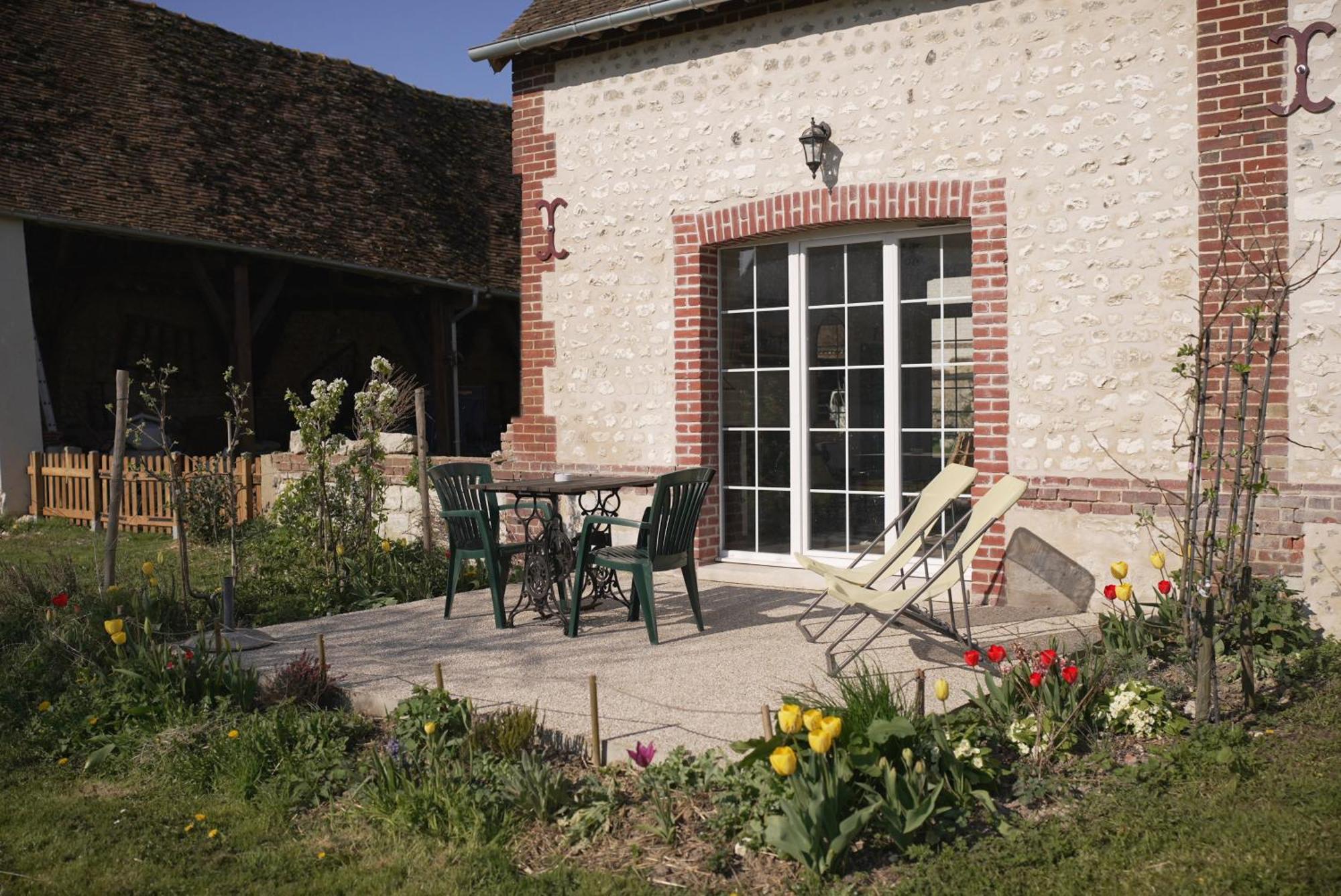 Les Jardins De Felicie Villa Poses Exterior photo